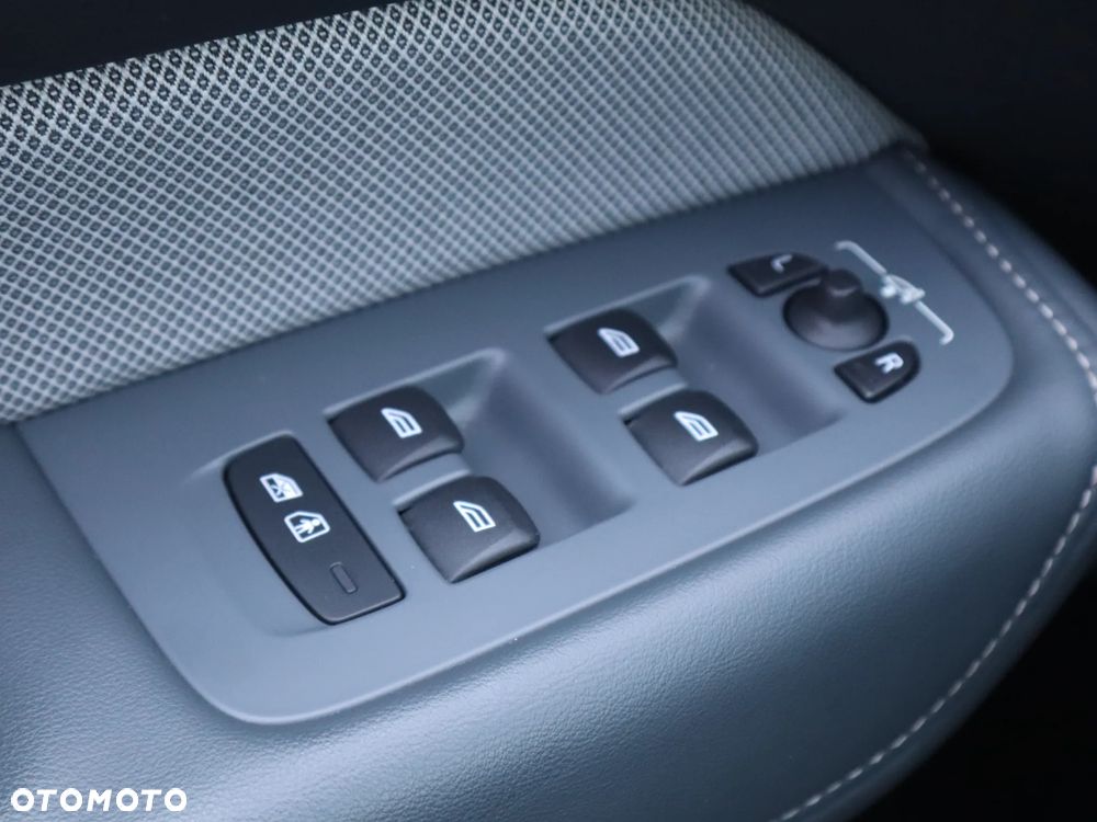 Volvo XC 60 B5 B AWD R-Design - 21