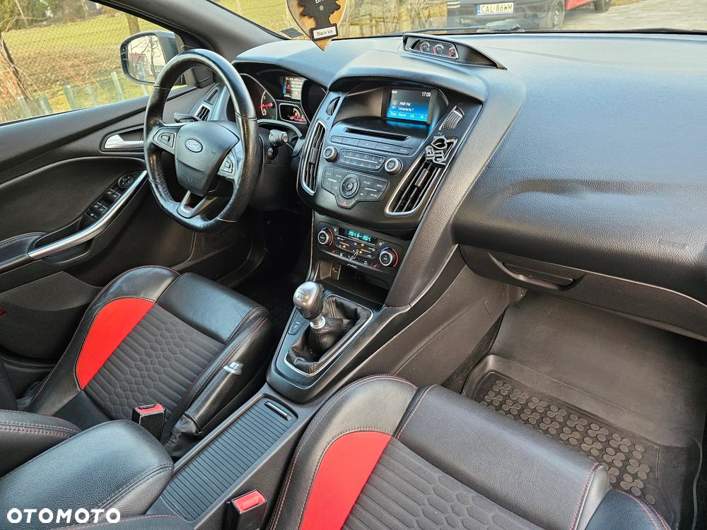 Ford Focus ST - 8