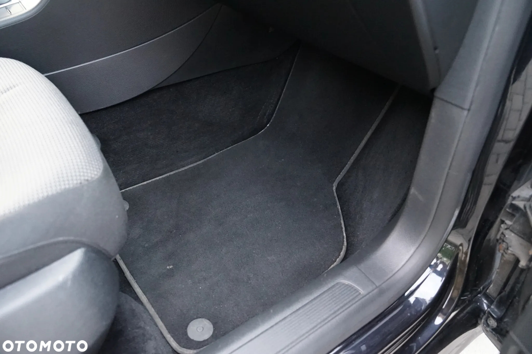 Volkswagen Passat - 34
