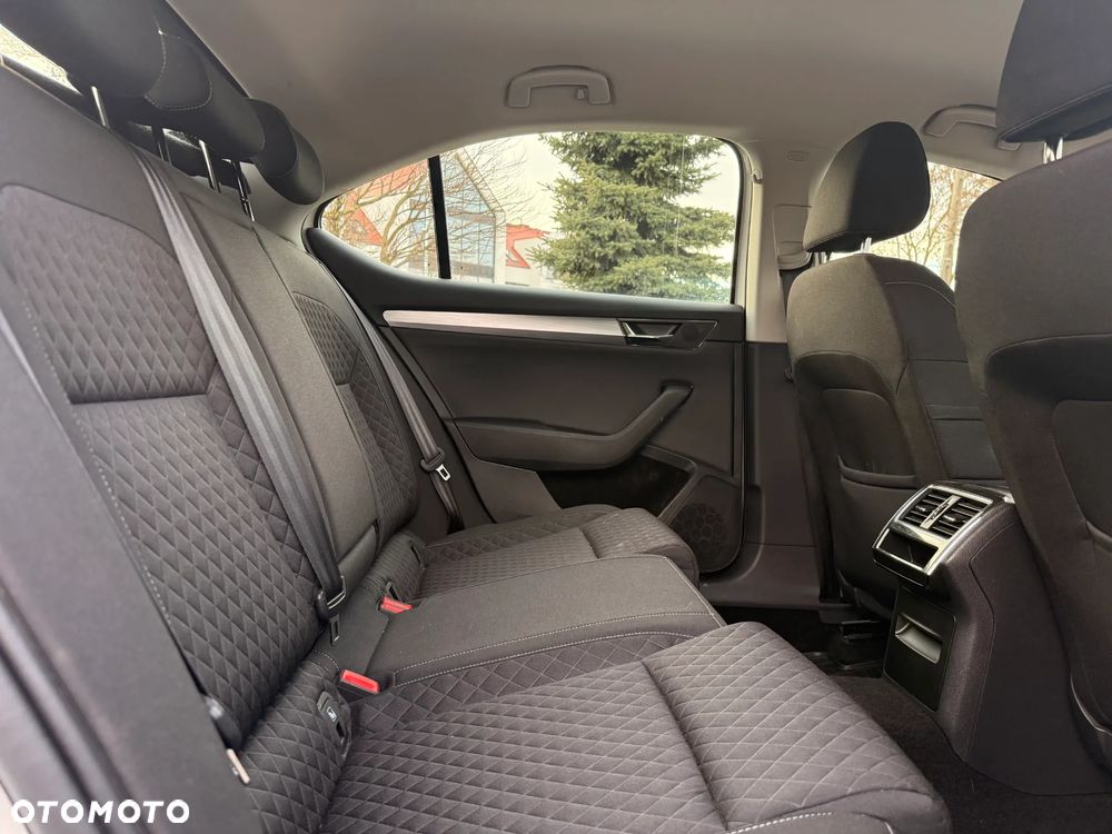 Skoda Superb 1.5 TSI Ambition DSG - 25