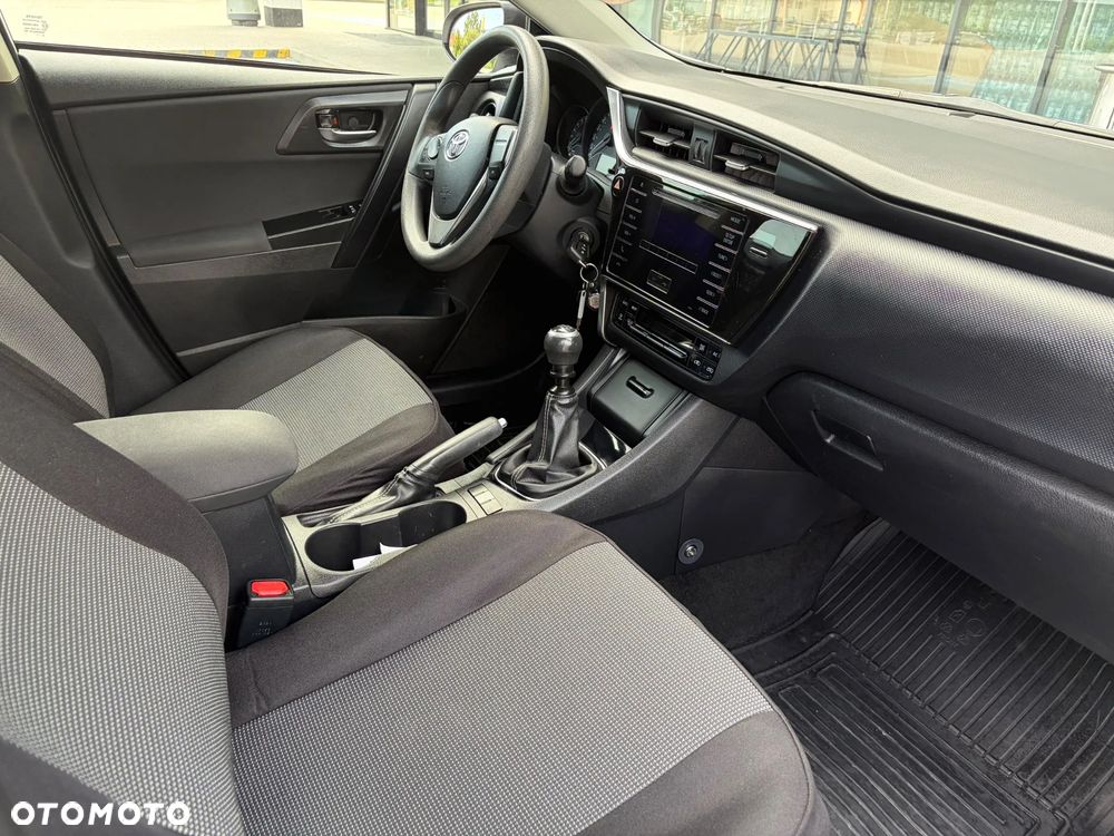 Toyota Auris 2016 photo 5