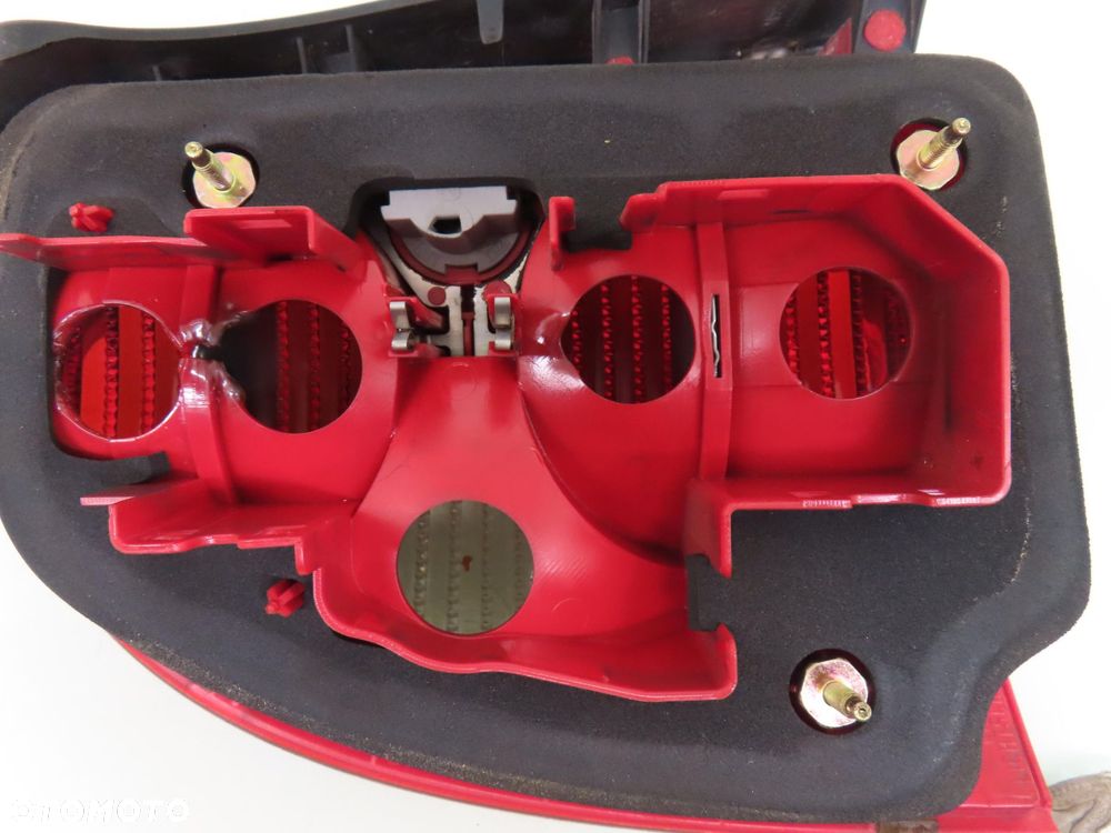 LAMPA PRAWA TYLNA VW PASSAT B5 FL sedan (3B3) 3B5945096AE - 2
