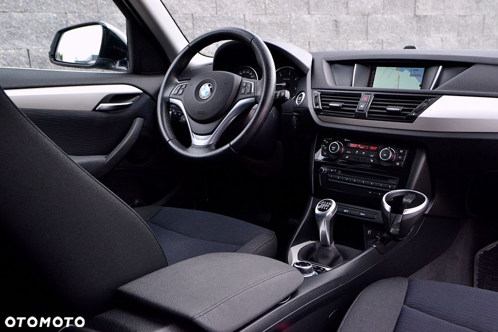 BMW X1 sDrive18d xLine - 16