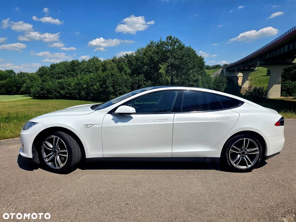 Tesla Model S - 7