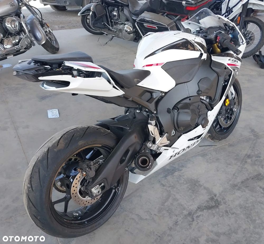 Honda CBR - 3