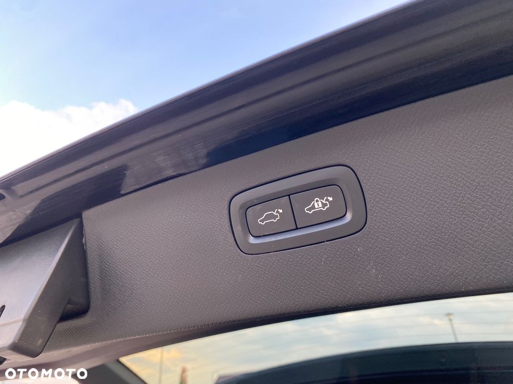 Volvo XC 90 - 22