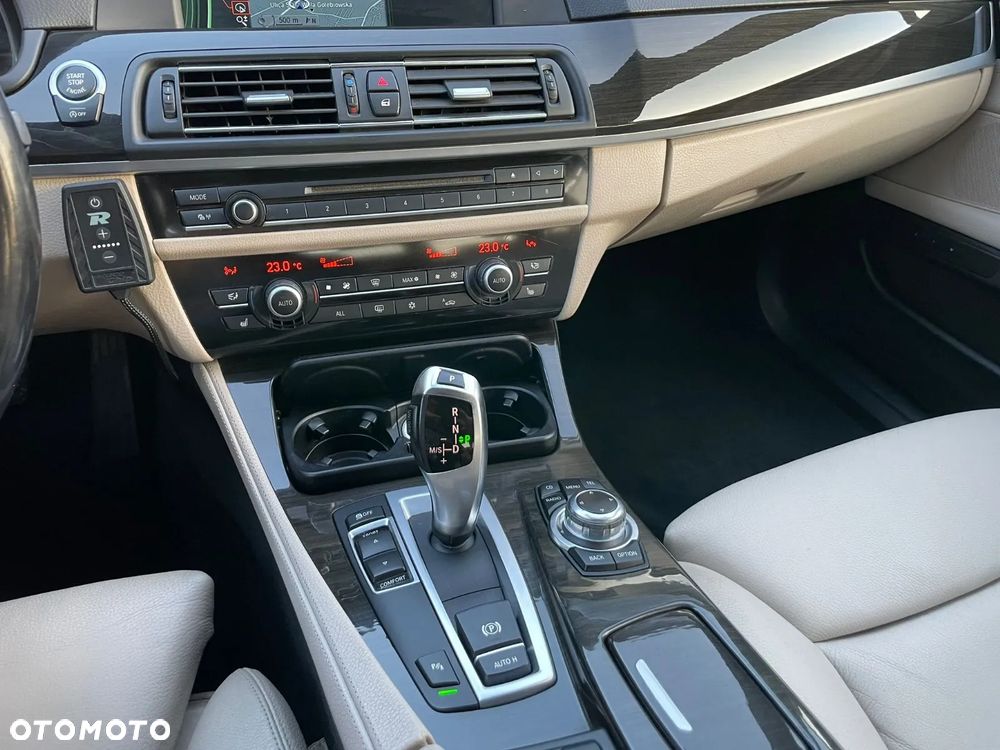 BMW Seria 5 528i xDrive - 10