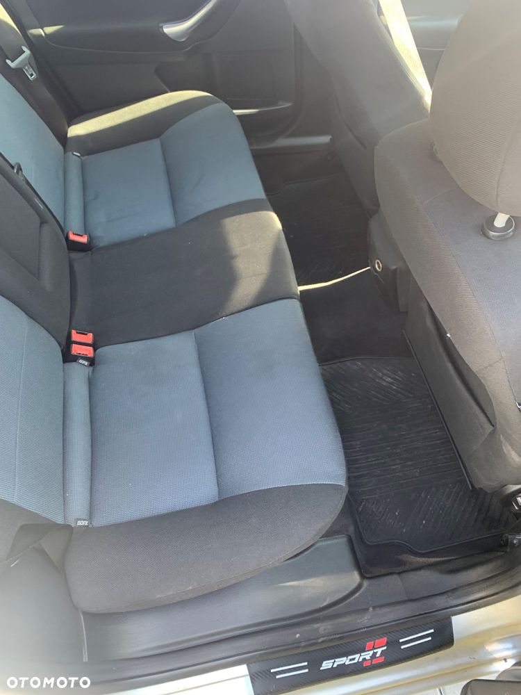 Ford Mondeo 2.0 TDCi Ambiente - 14