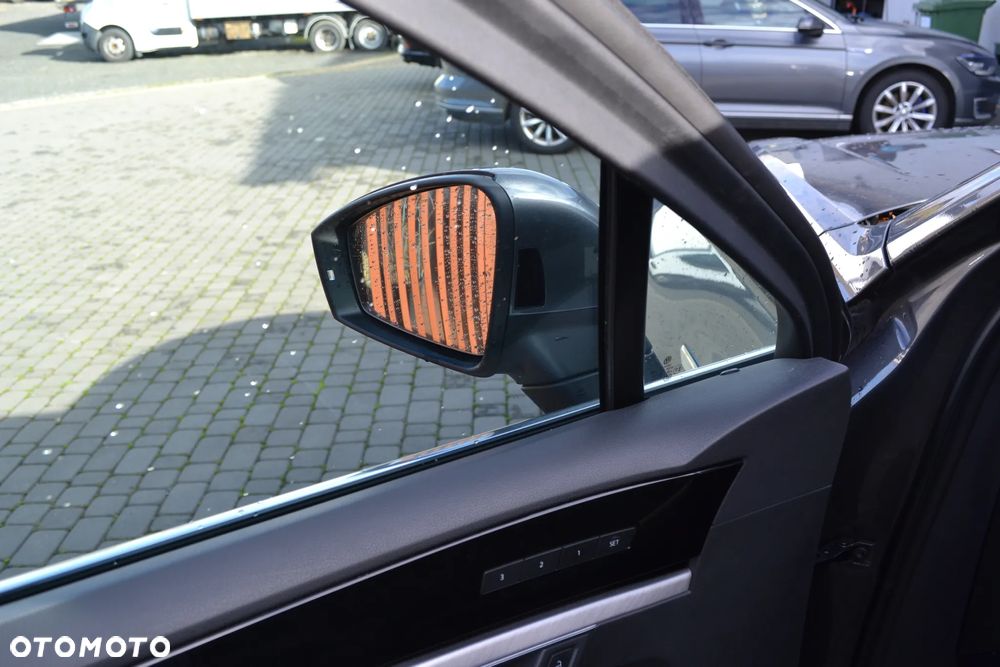 Volkswagen Touareg 3.0 V6 TFSI Plug-In Hybrid 4Mot Atmosphere - 12