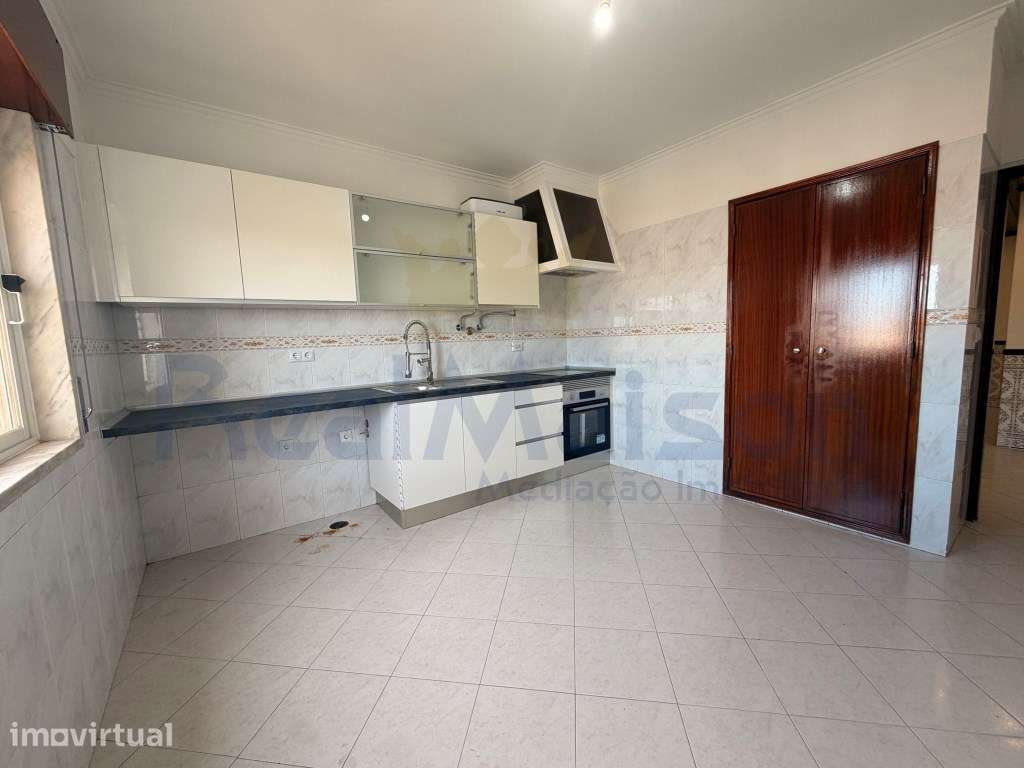 Vende-se Apartamento T3 na Tapada das Mercês - Mem Martins - Grande imagem: 2/23
