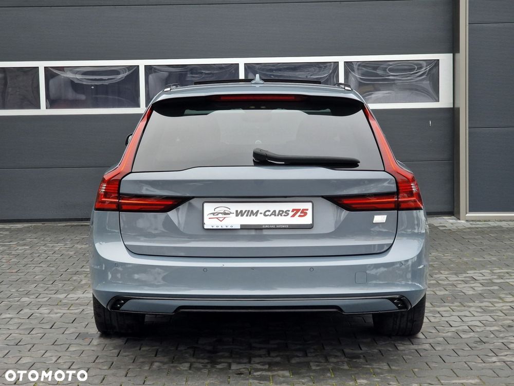Volvo V90 T8 AWD Plug-In Hybrid R-Design - 5