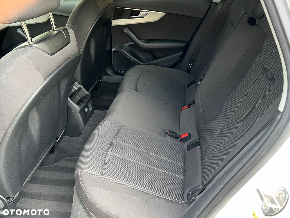 Audi A4 Limousine 35 TDI mHEV S Line S tronic - 28