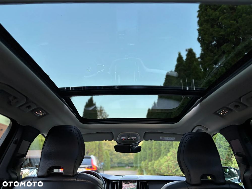 Volvo XC 60 B4 D AWD Plus Dark - 18