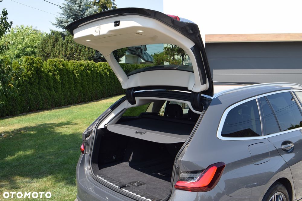 BMW Seria 3 320d xDrive Luxury Line sport - 29