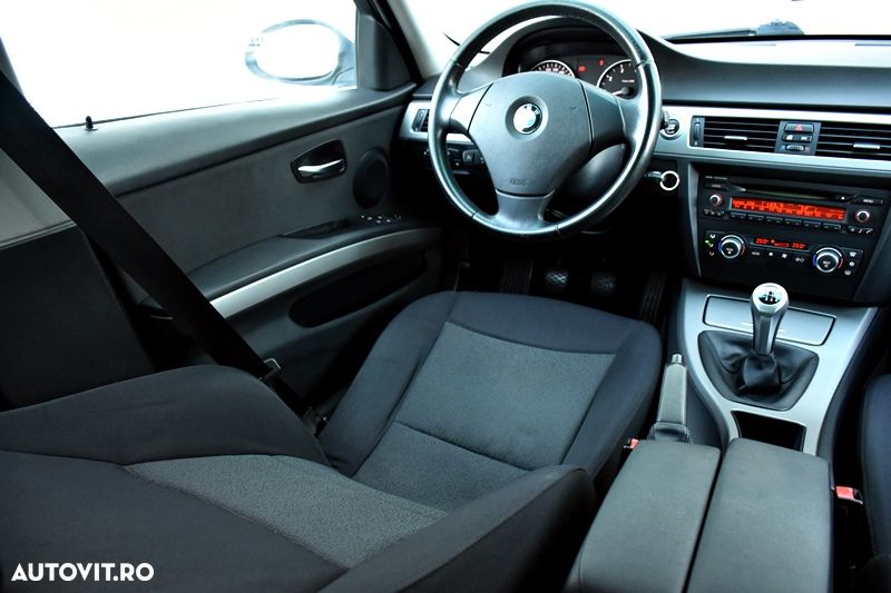 BMW Seria 3 318i - 11