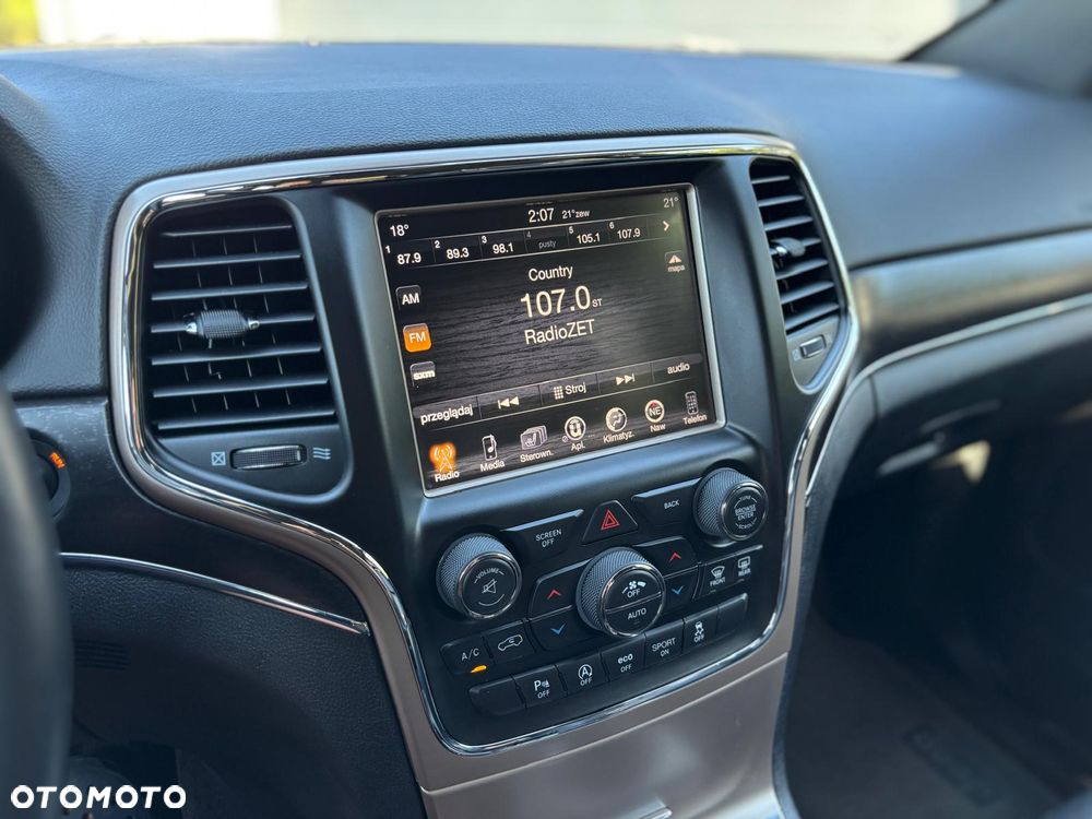 Jeep Grand Cherokee - 24