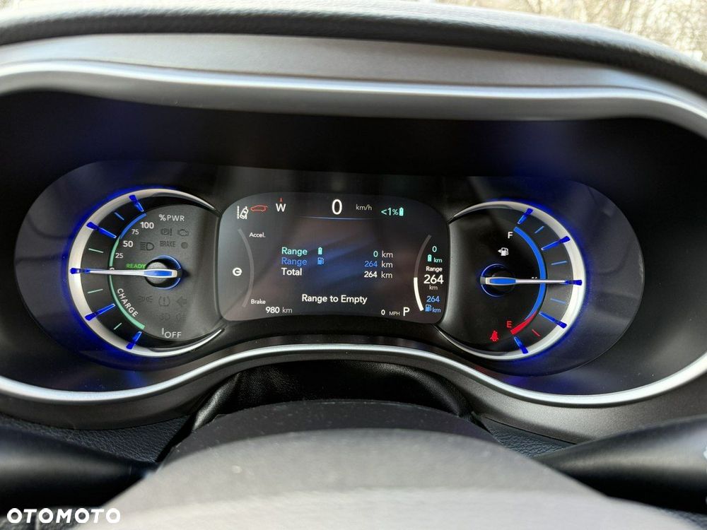 Chrysler Pacifica - 24