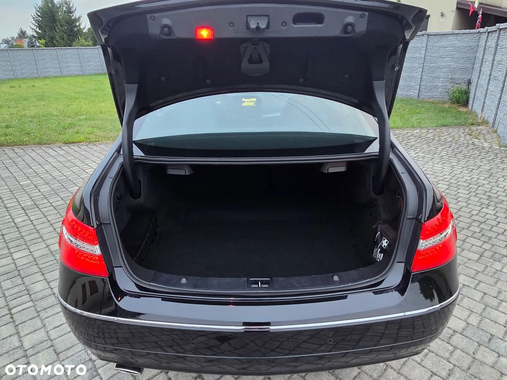 Mercedes-Benz Klasa E 250 CGI BlueEFFICIENCY Automatik Avantgarde - 35