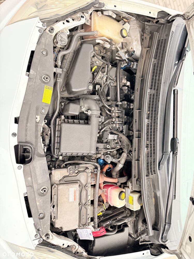 Toyota Prius (Hybrid) Comfort - 13