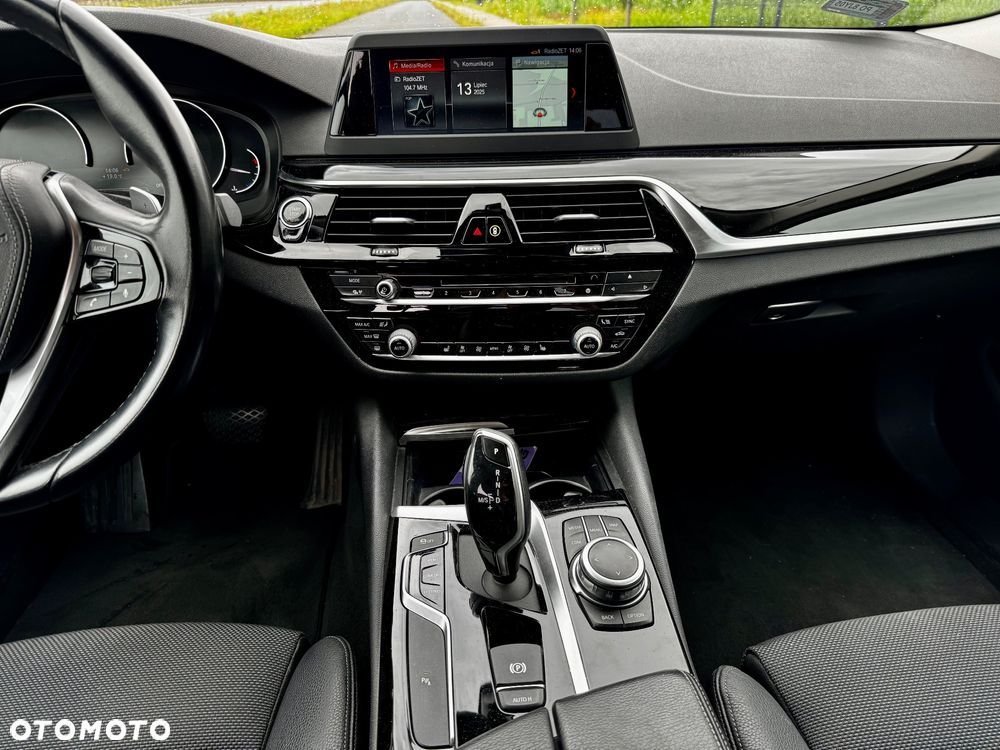 BMW Seria 5 518d Sport Line - 24