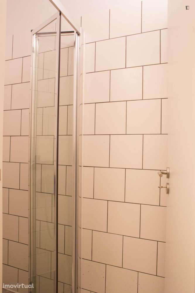 Quarto - localizado em Paranhos Porto - Grande imagem: 2/18