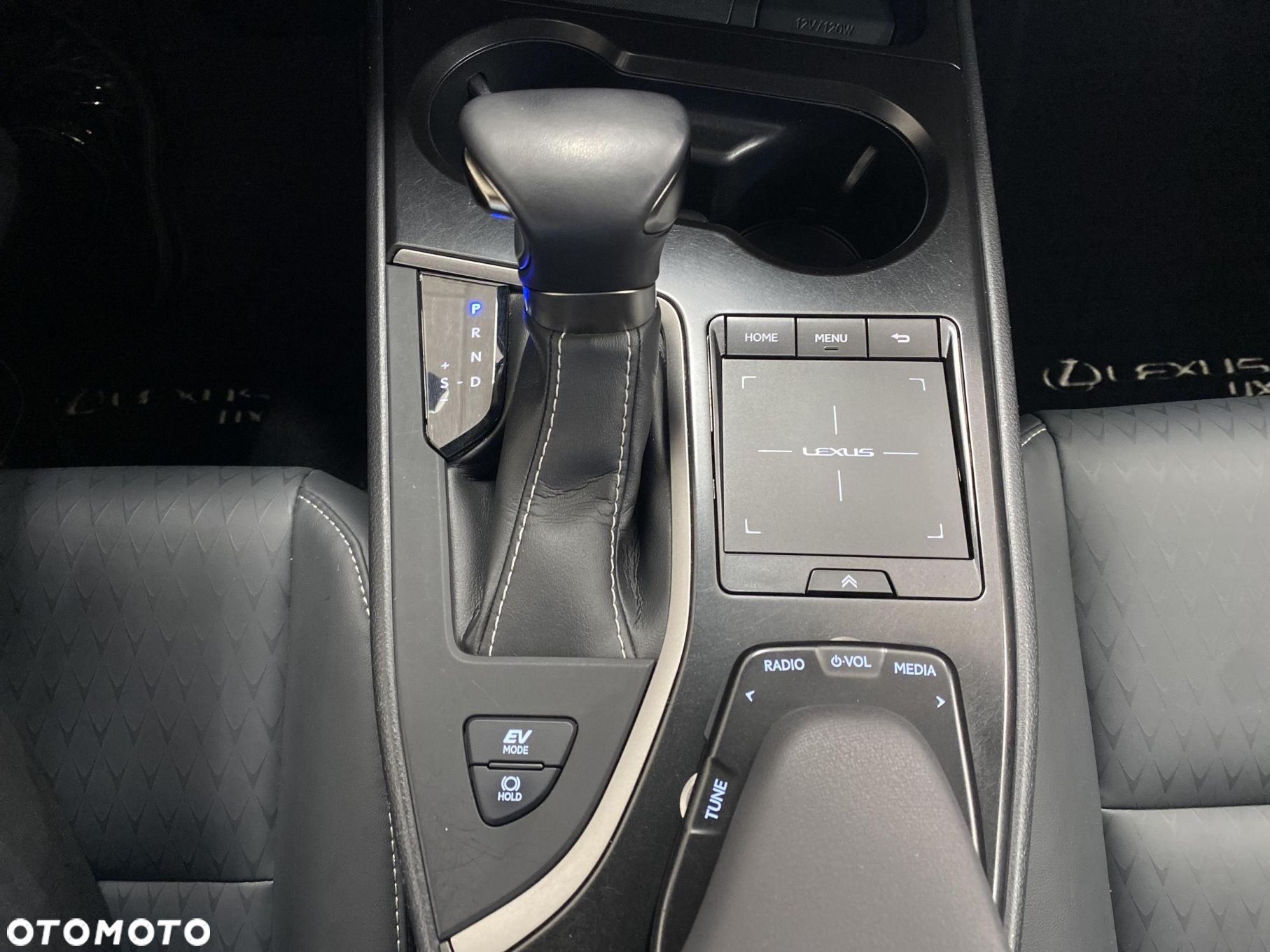Lexus UX - 18