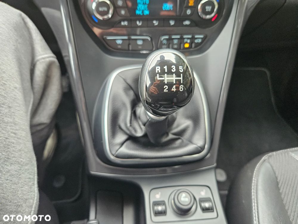 Ford Kuga 2.0 TDCi 4x4 Titanium - 28