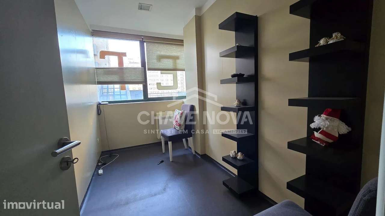 Escritório c/ 196m2 na Boavista | Pinheiro Manso | Porto - Grande imagem: 3/12