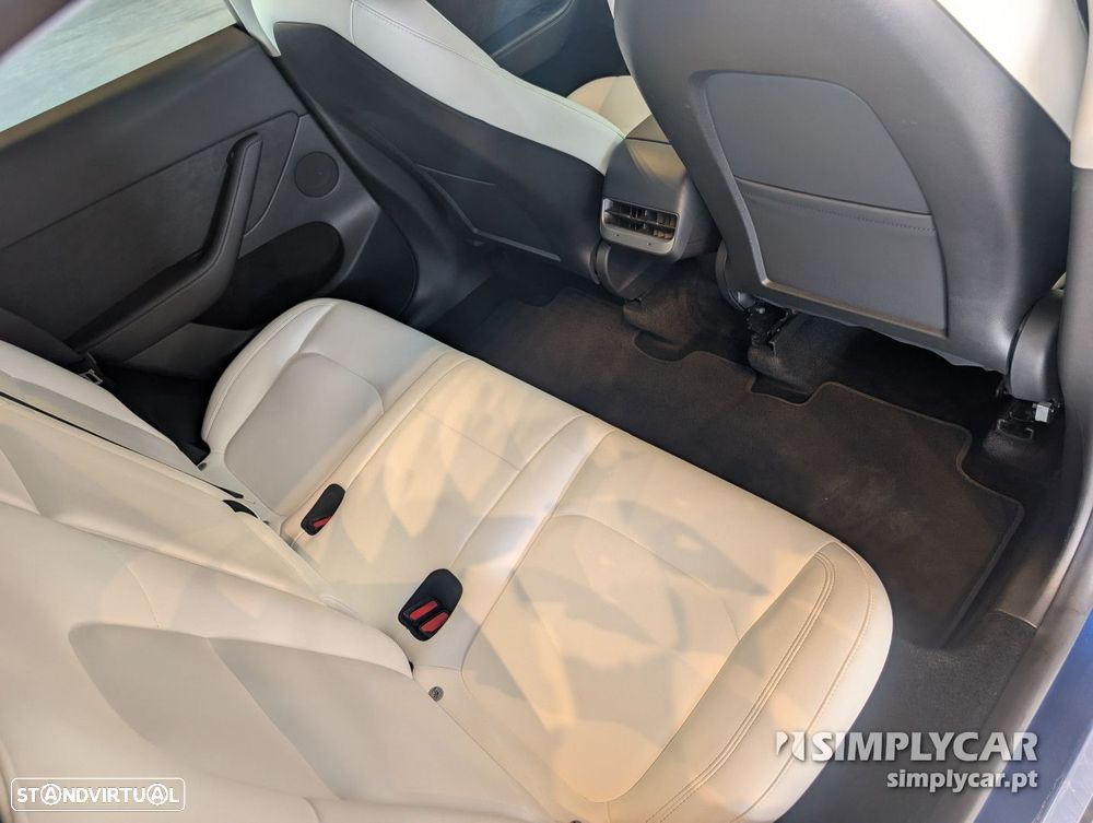 Tesla Model Y - 7