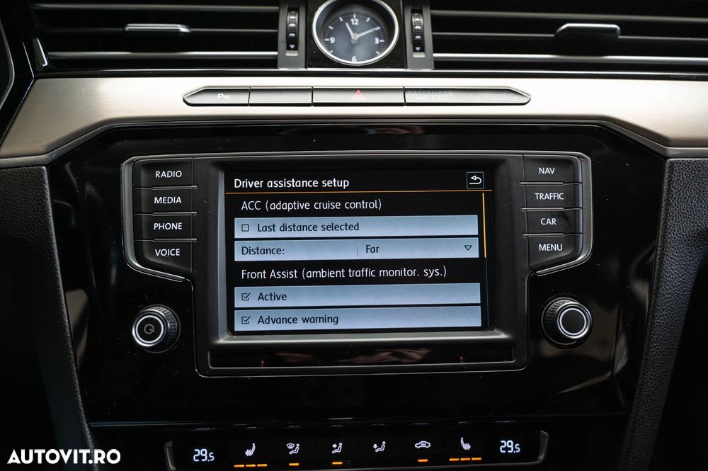 Volkswagen Passat 2.0 TDI SCR DSG (BlueM Tech) Comfortline - 17
