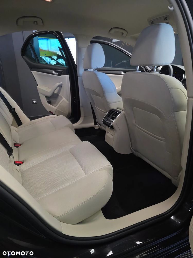 Skoda Superb 2.0 TDI SCR Style DSG - 27