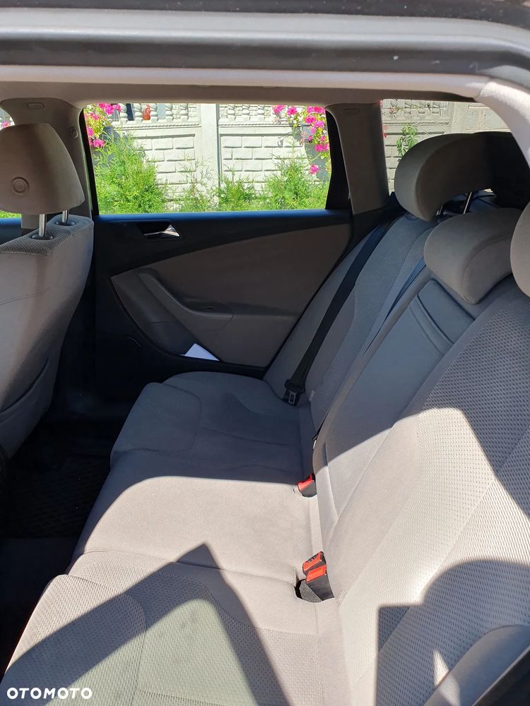 Volkswagen Passat - 12
