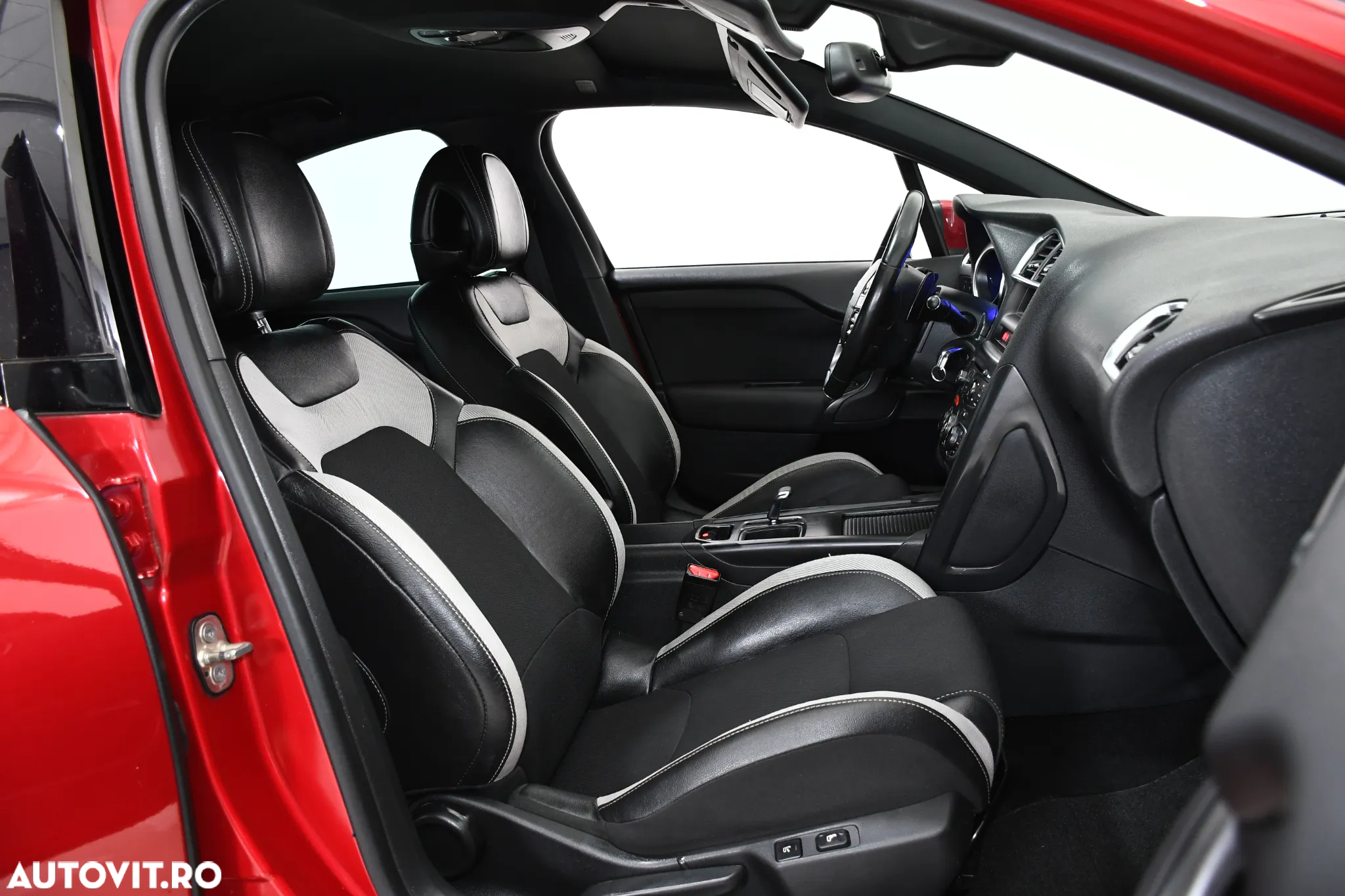 Citroën DS4 e-HDi 110 EGS6 SoChic - 13