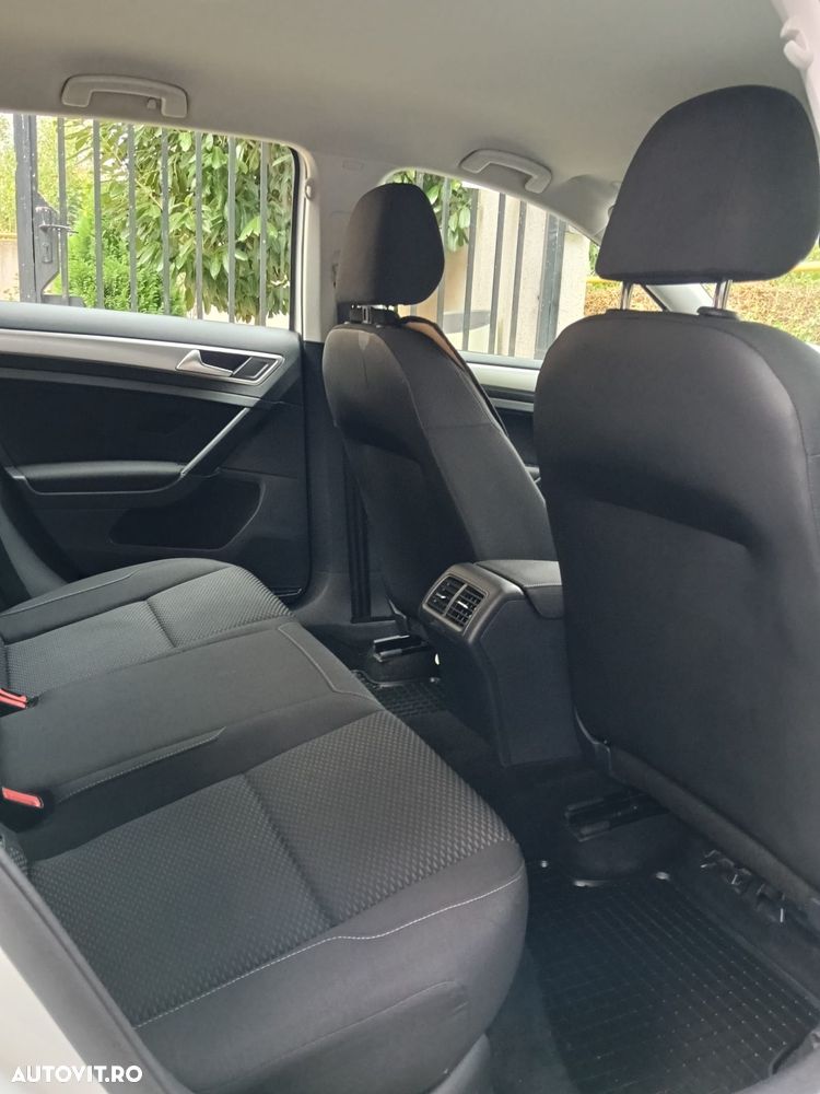 Volkswagen Golf - 10