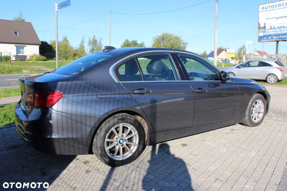 BMW 320I 2013 photo 5
