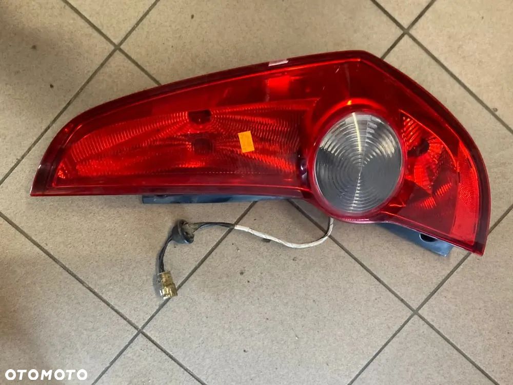 LAMPA TYŁ TYLNA PRAWA Opel Agila B II - 1