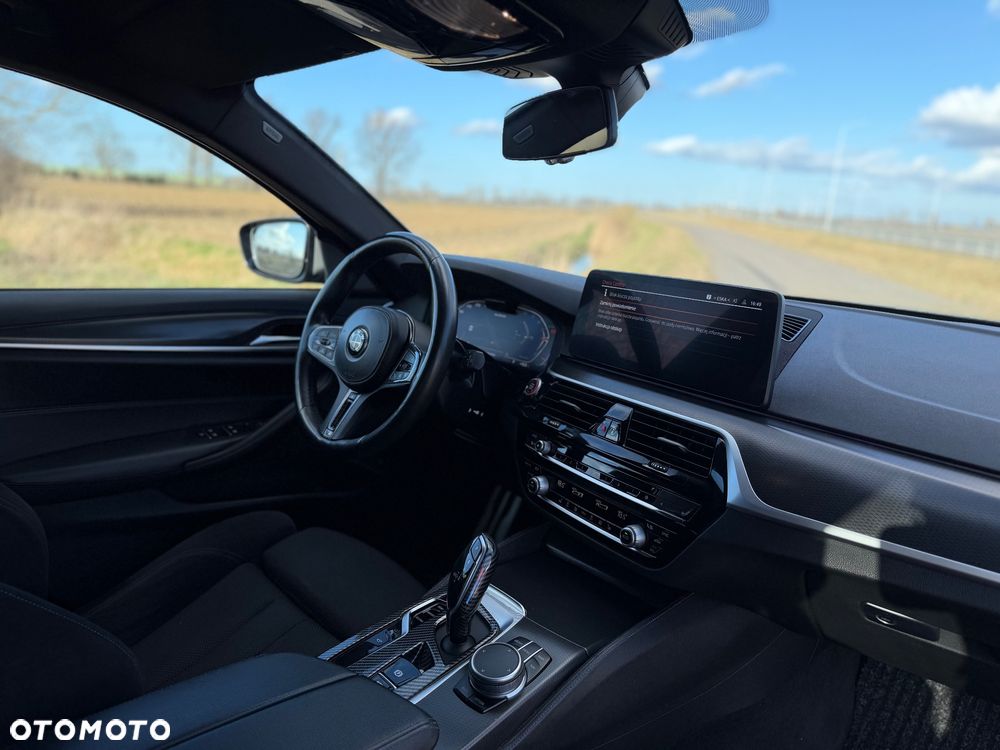 BMW Seria 5 520d xDrive - 31