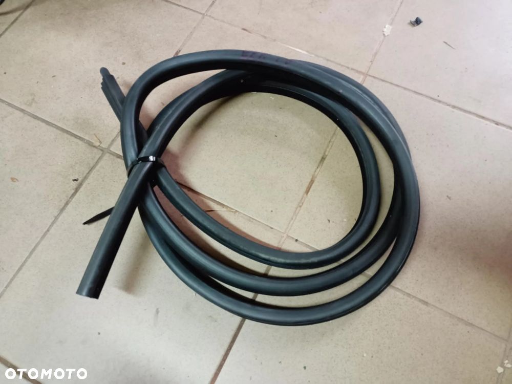 Uszczelka drzwi kierowcy przód przednia BMW E60 E61 lewy przód lewa - 1