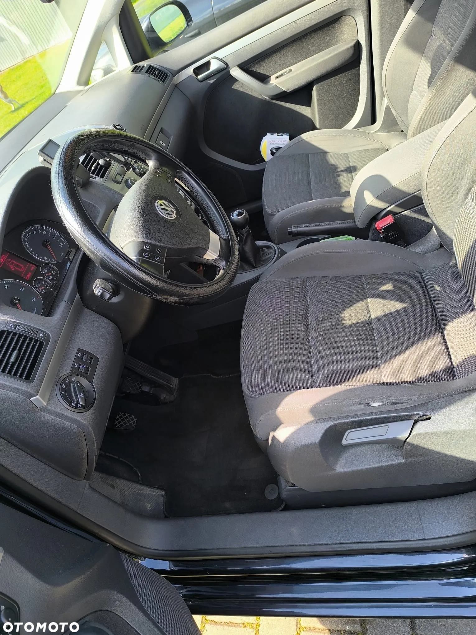 Volkswagen Touran 2.0 TDI DPF STYLE - 8