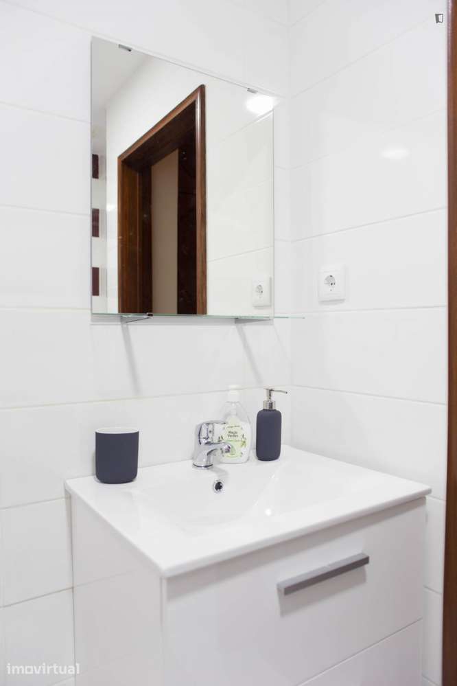 Quarto - localizado em Paranhos Porto - Grande imagem: 3/16