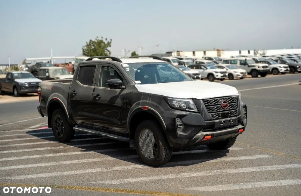 Nissan Navara - 1