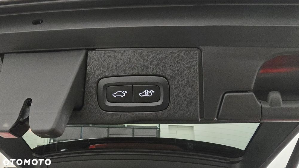 Volvo XC 60 B4 D Plus Dark - 9