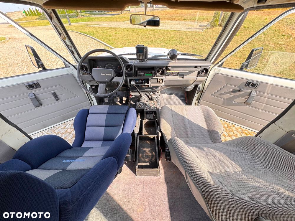 Toyota Land Cruiser - 10