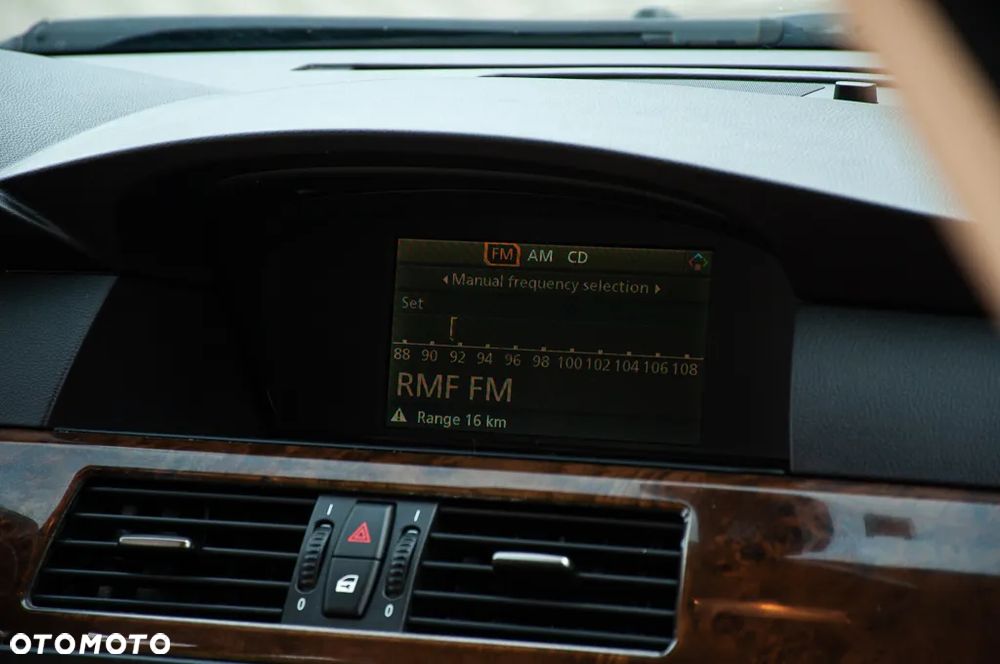 BMW Seria 5 530xi Touring - 32