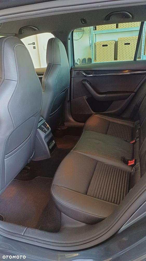 Skoda Octavia 2.0 TDI RS DSG - 9