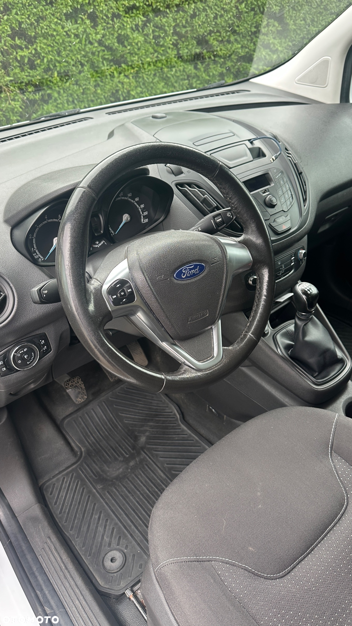 Ford Transit Courier - 4