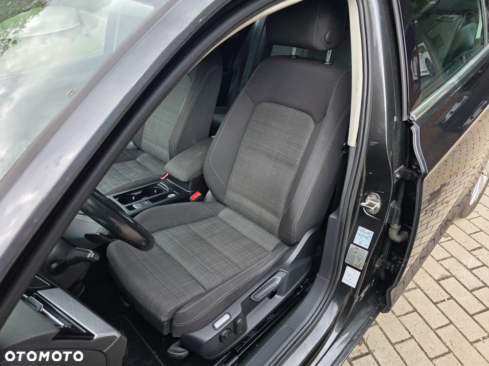 Volkswagen Passat - 14