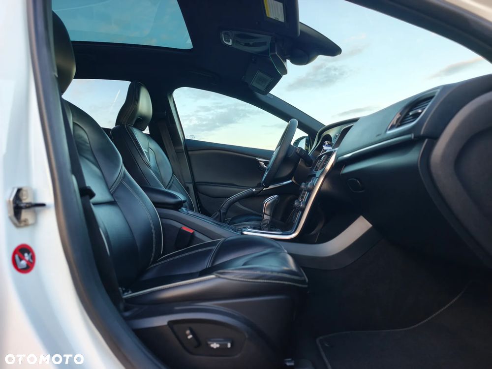 Volvo V40 T3 R-Design Momentum - 22