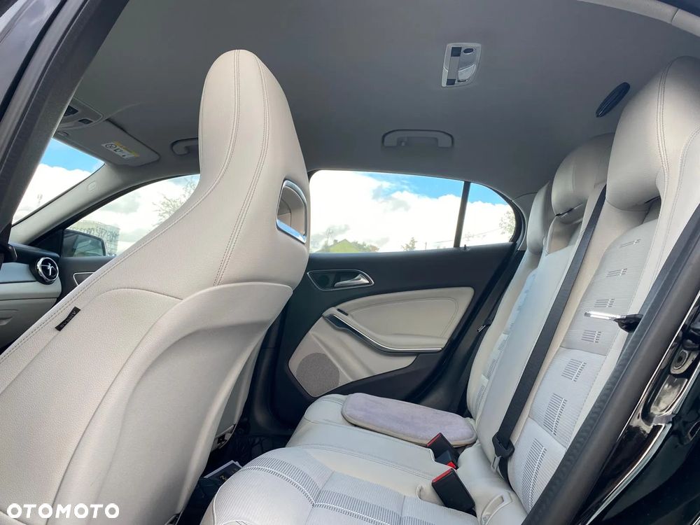 Mercedes-Benz GLA 250 4-Matic AMG Line - 8