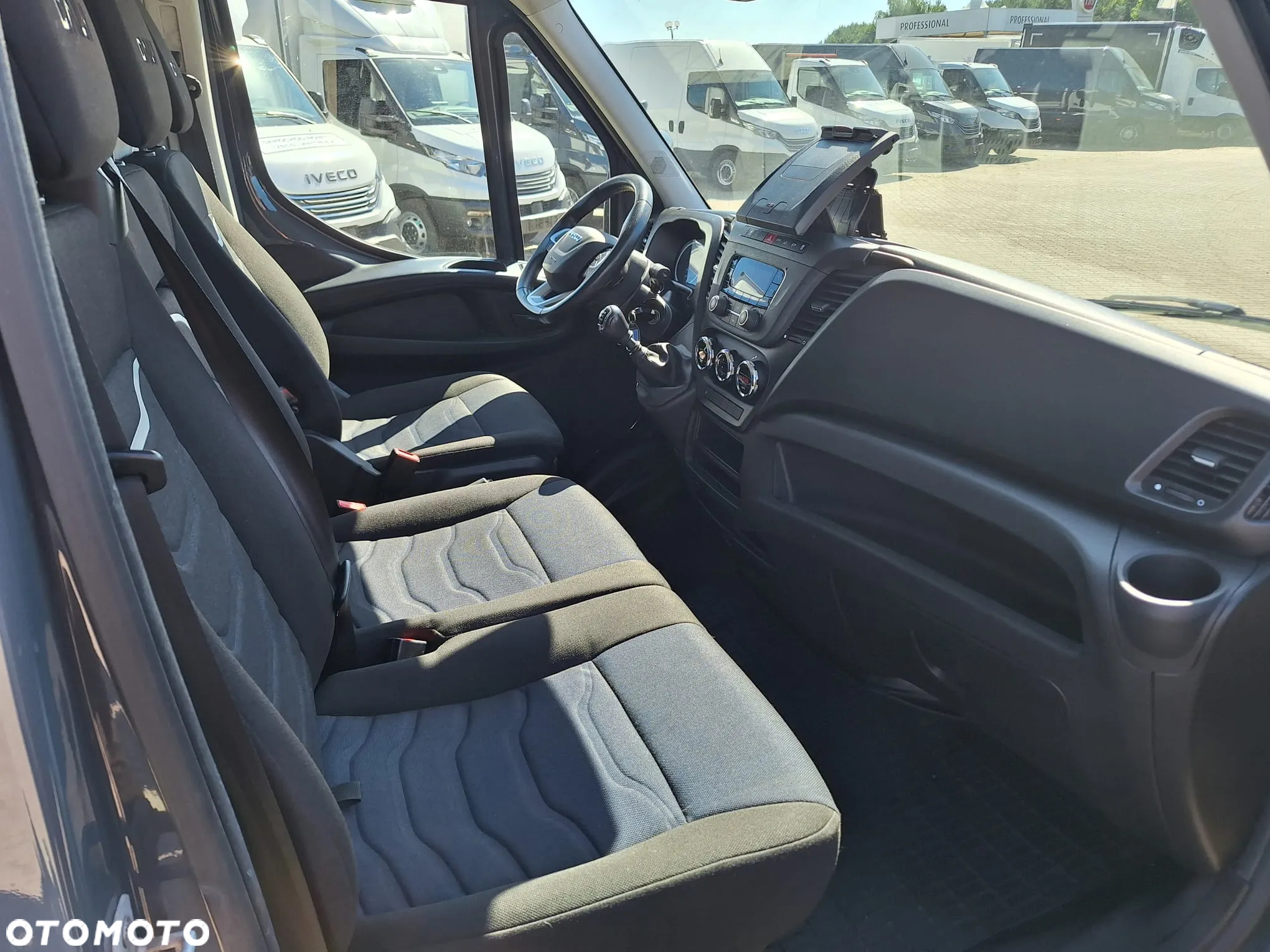 Iveco Daily 35S18 furgon maxi 16m / Krajowy / 3.0 180KM - 18